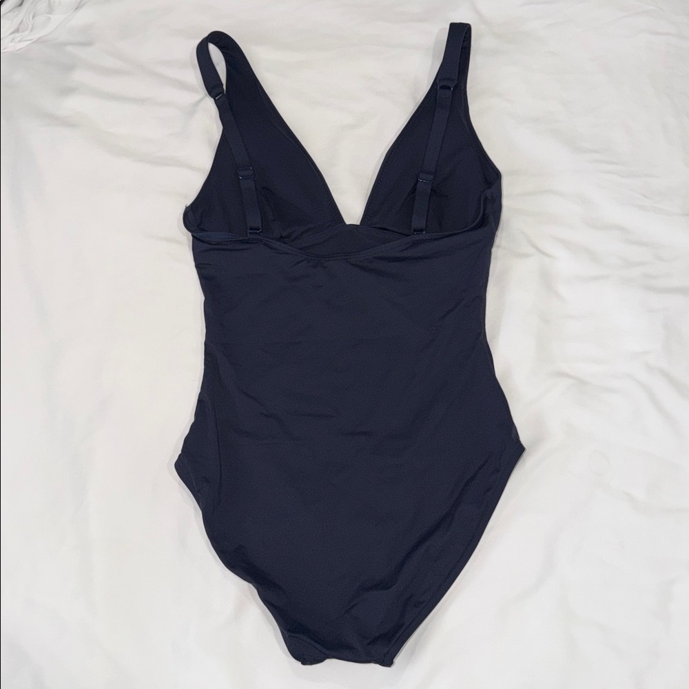 Sea Level Swim Australia One Piece
Navy Swimsuit Size 8 - Picture 4 of 9
